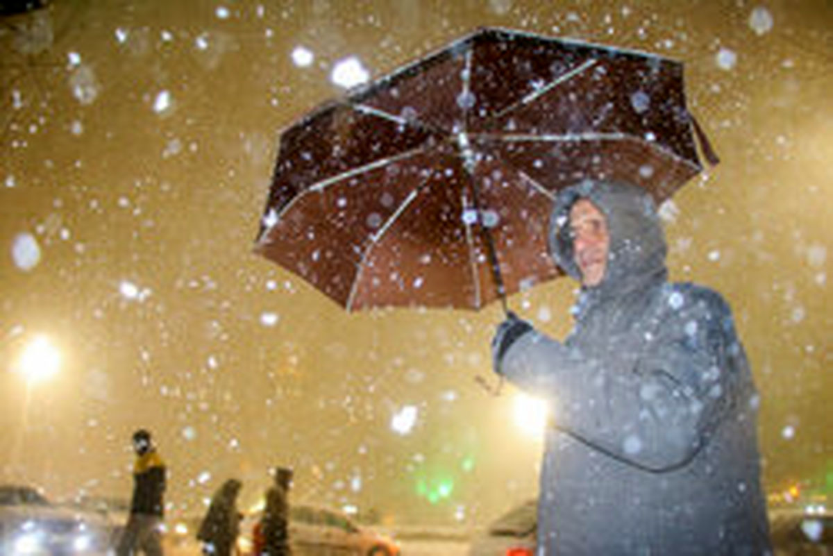 بارش سنگین برف در سونگون ورزقان در آخرین روز تابستان 1404+فیلم