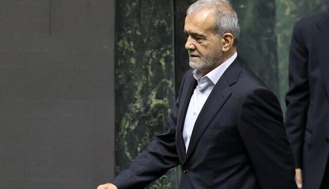 بازدید پزشکیان از مسجد جامع سلطان قابوس