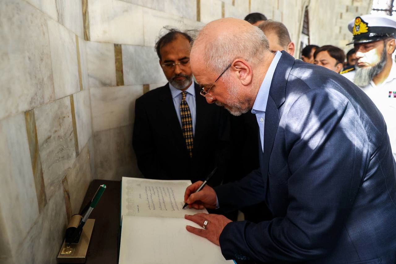 یادداشت قالیباف در دفتر یادبود بر سر مزار محمدعلی جناح