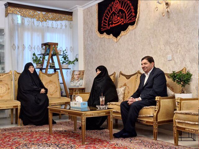 دیدار دستیار رهبری انقلاب با خانواده شهید محمد باقری