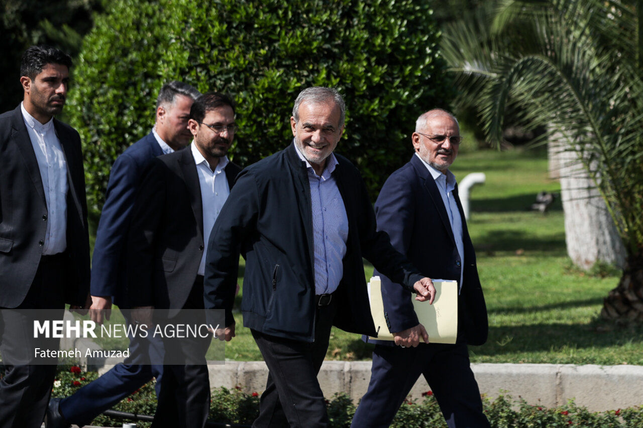 تصاویر: حاشیه جلسه هیئت دولت