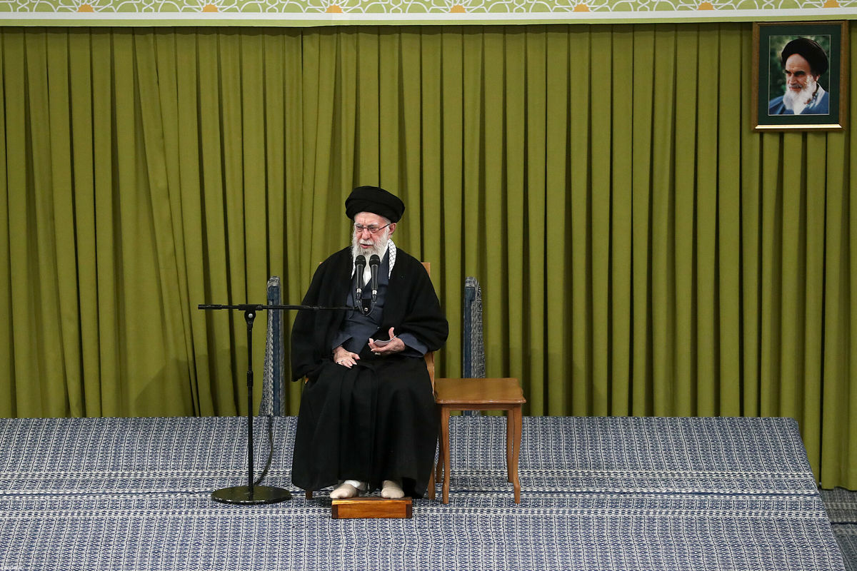  رهبر انقلاب: دشمن را مایوس کنید