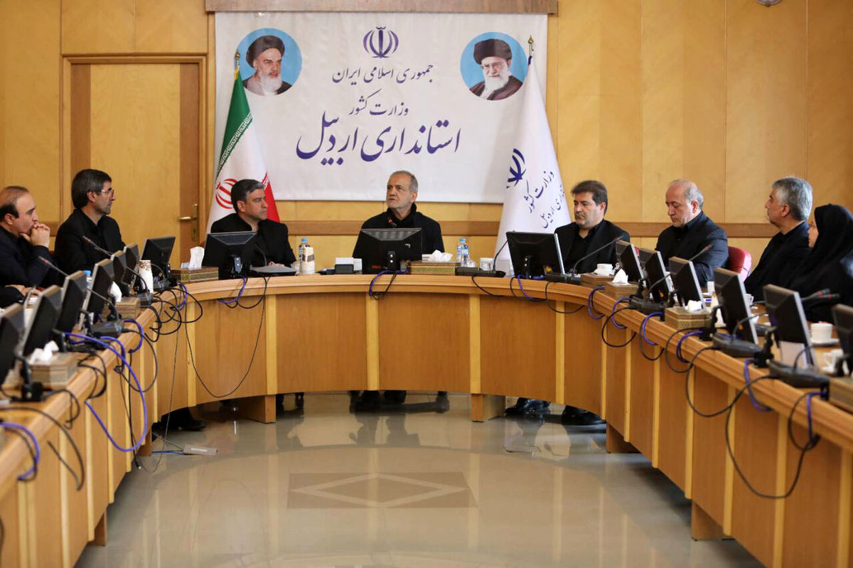 پزشکیان: دولت از هیچ تلاشی برای اتمام راه‌ آهن اردبیل دریغ نمی‌کند / وحدت بین مردم رمز موفقیت ماست