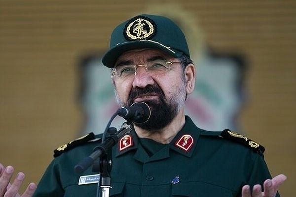 محسن رضایی:قیافه ترامپ را که میبینم یاد گیر کردن ارتش هیتلر در برف‌های روسیه میفتم.