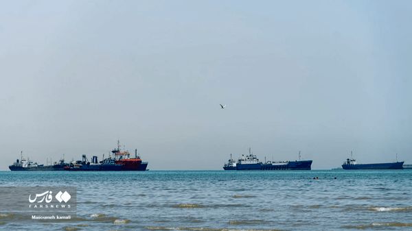 پاسخ منبع آگاه به ادعاها درباره مذاکرات: ایران برنامه‌های مدیریت تنگه هرمز را پیش خواهد برد
