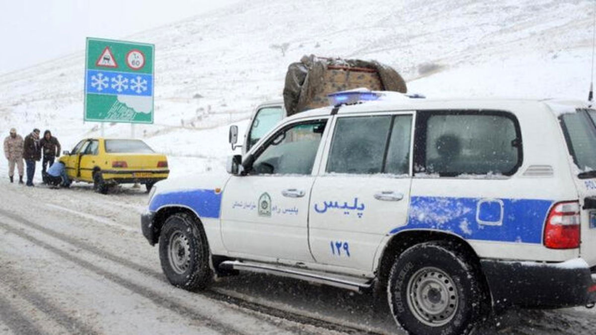 برف و باران در جاده‌های ۱۸ استان