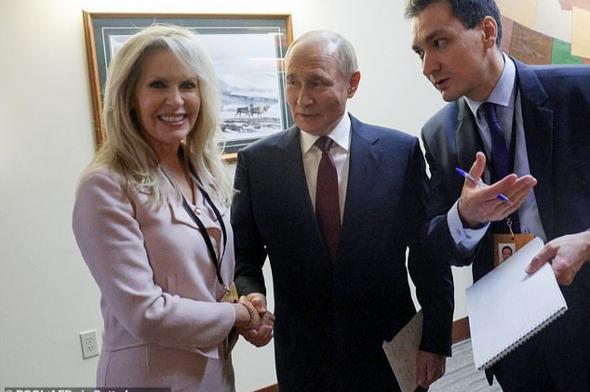 زن مرموز در نشست آلاسکا | یک رسوایی سیاسی جدید برای ترامپ؟