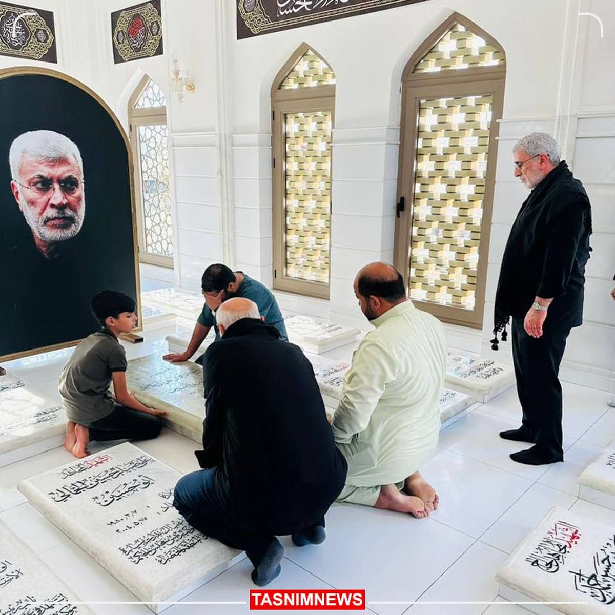 حضور سردار قاآنی در آرام‌گاه شهید ابومهدی المهندس +عکس