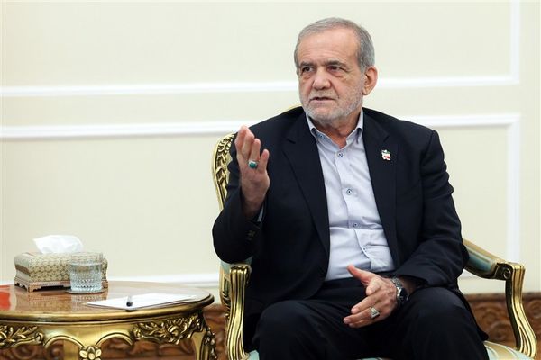 پزشکیان وارد استان لرستان شد