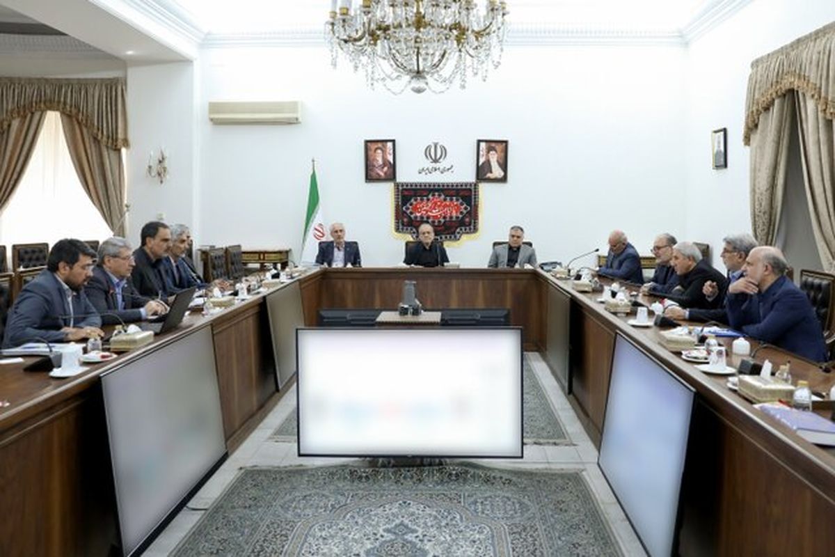 بررسی طرح مشترک وزارت نفت و صندوق توسعه ملی با حضور پزشکیان