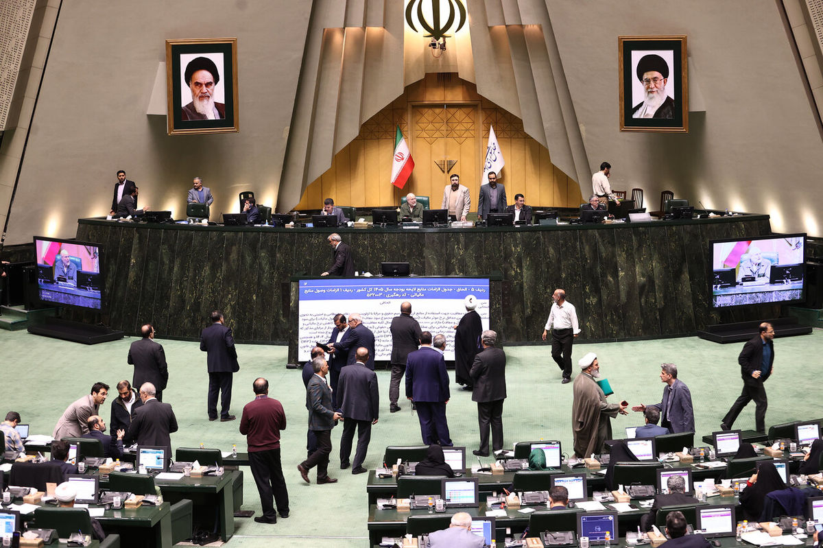 نمایندگان درباره تعیین میزان حقوق گمرکی خودرو و نرخ ارز کالاها چه گفتند؟