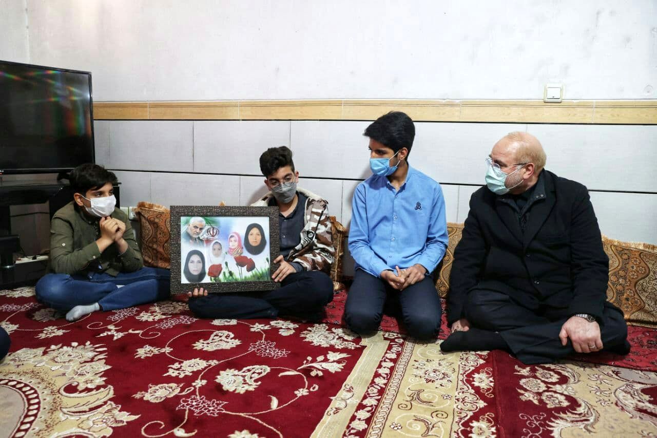 دیدار قالیباف با خانواده شهدای تشییع حاج‌قاسم