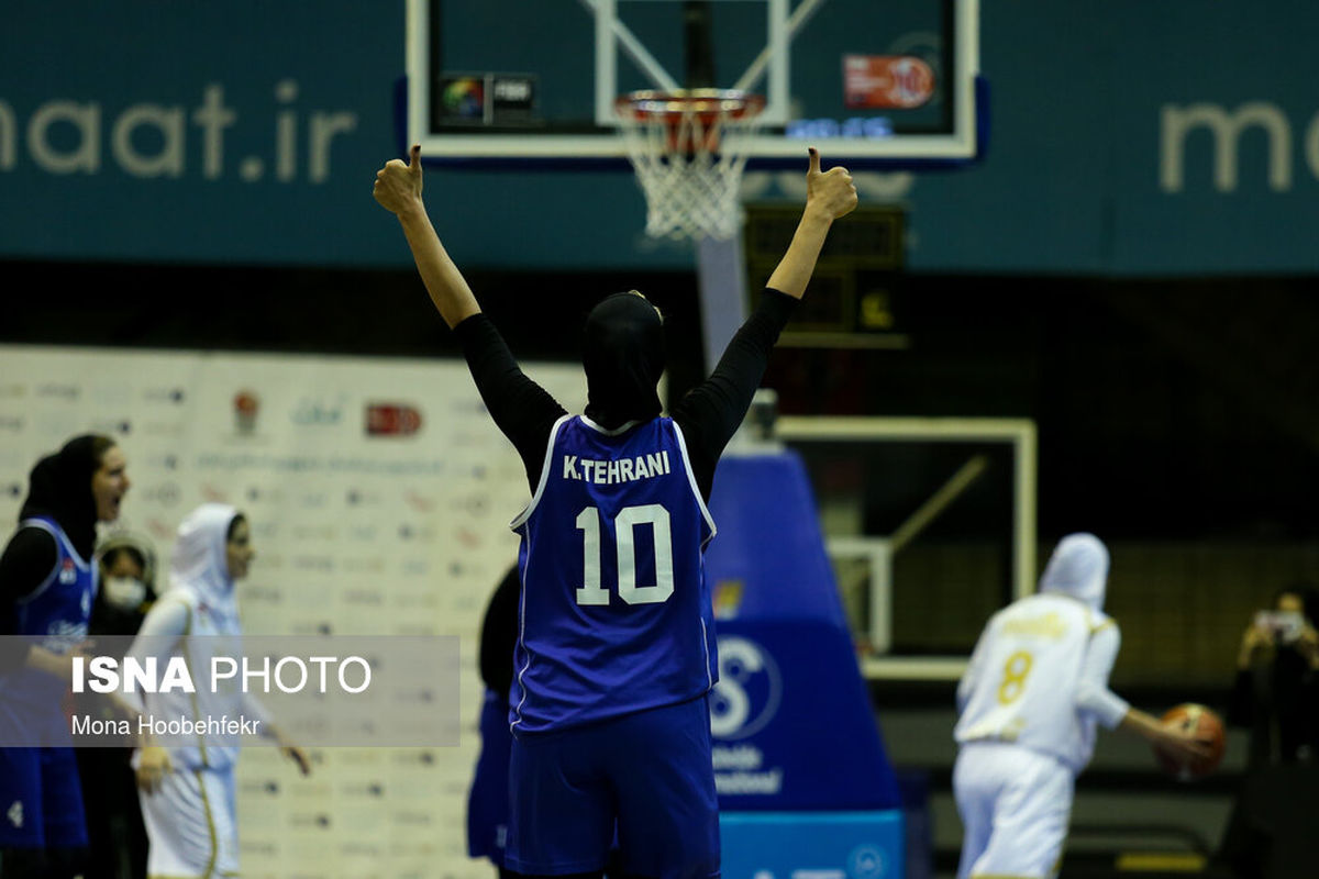 سلام نظامی دختران بسکتبالیست زیر ۱۶ سال ایران قبل از بازی