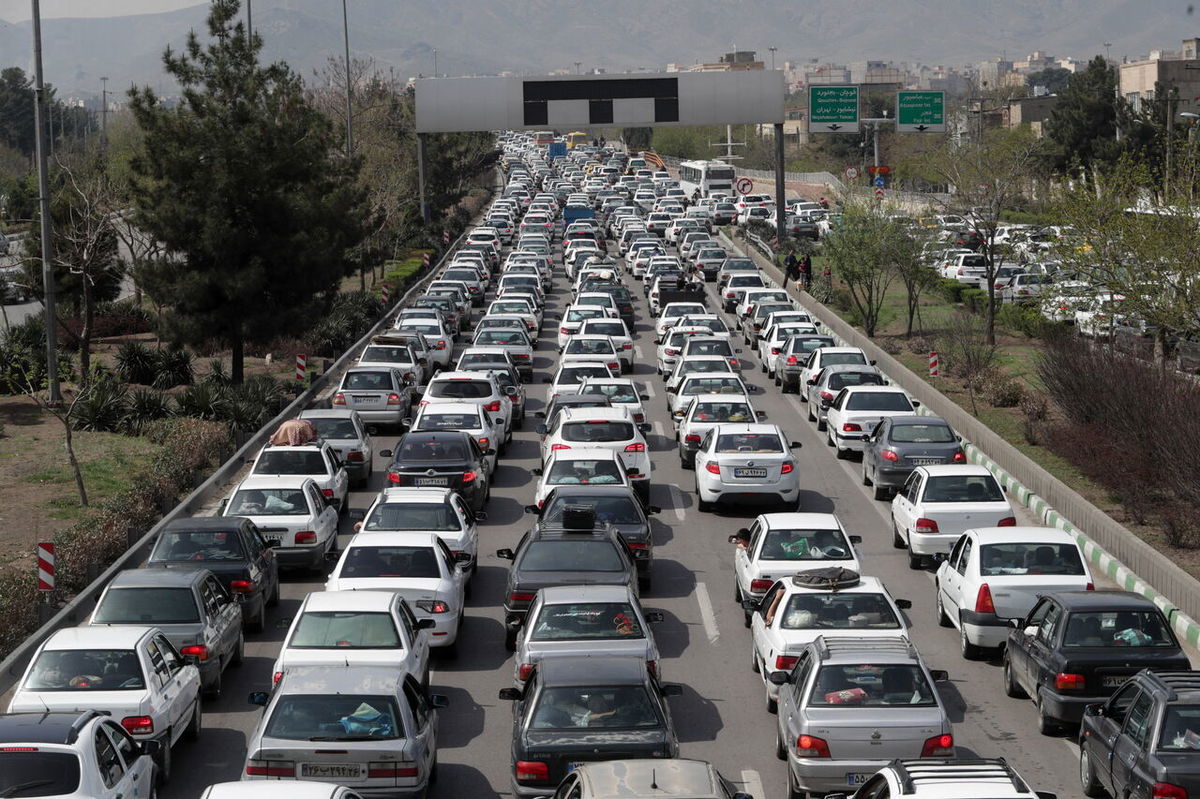 ترافیک سنگین در آزادراه قم تهران | پیش‌بینی ترافیک سنگین خروج عزاداران از تهران