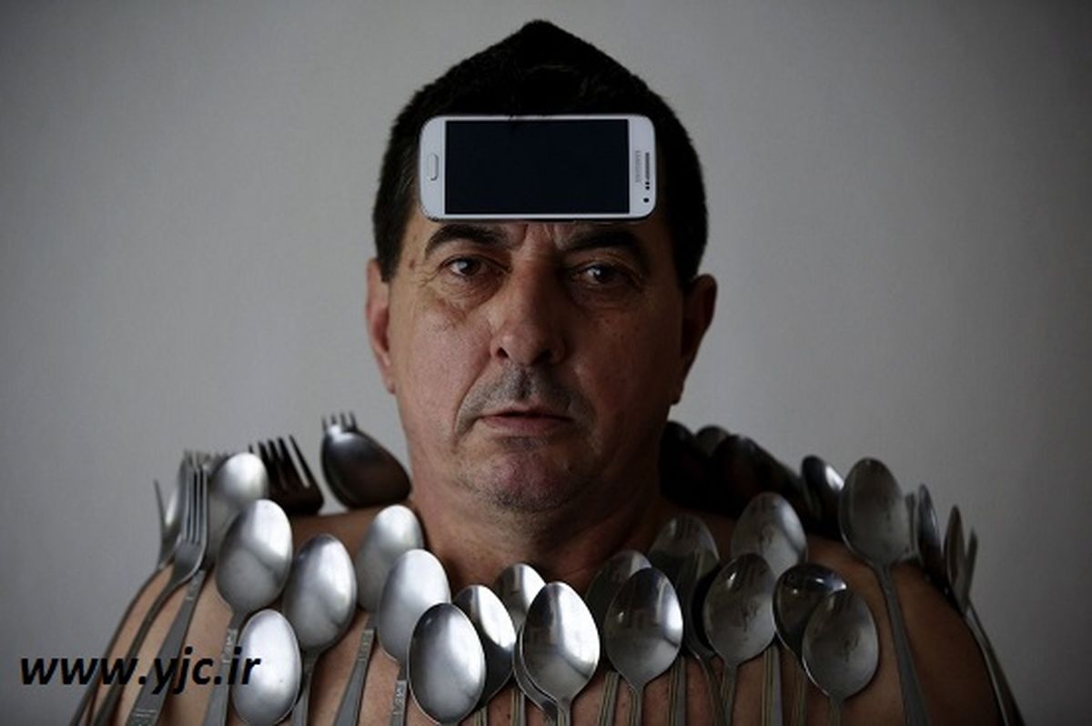 مردی که همه چیز به او می چسبد