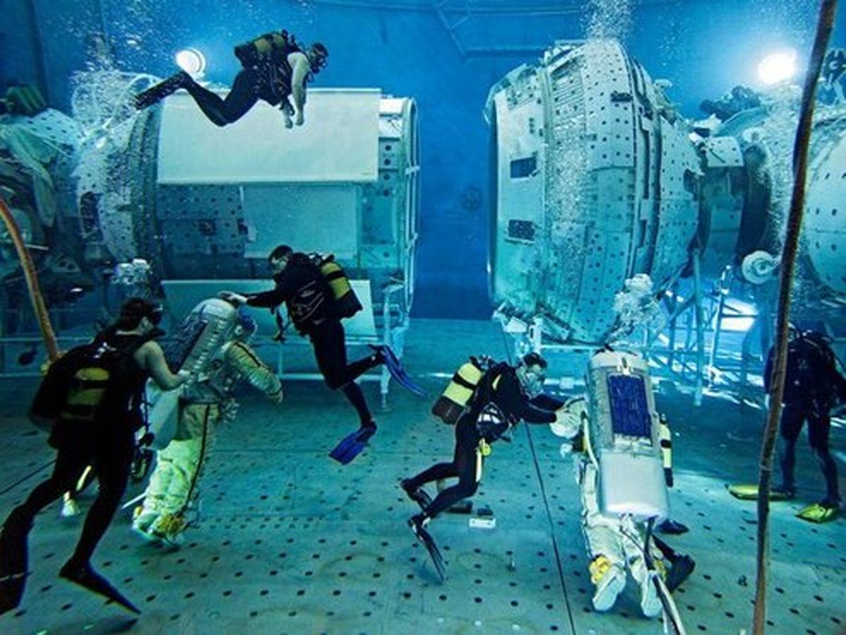 استخر تمرین کار در فضا را ببینید +تصاویر
