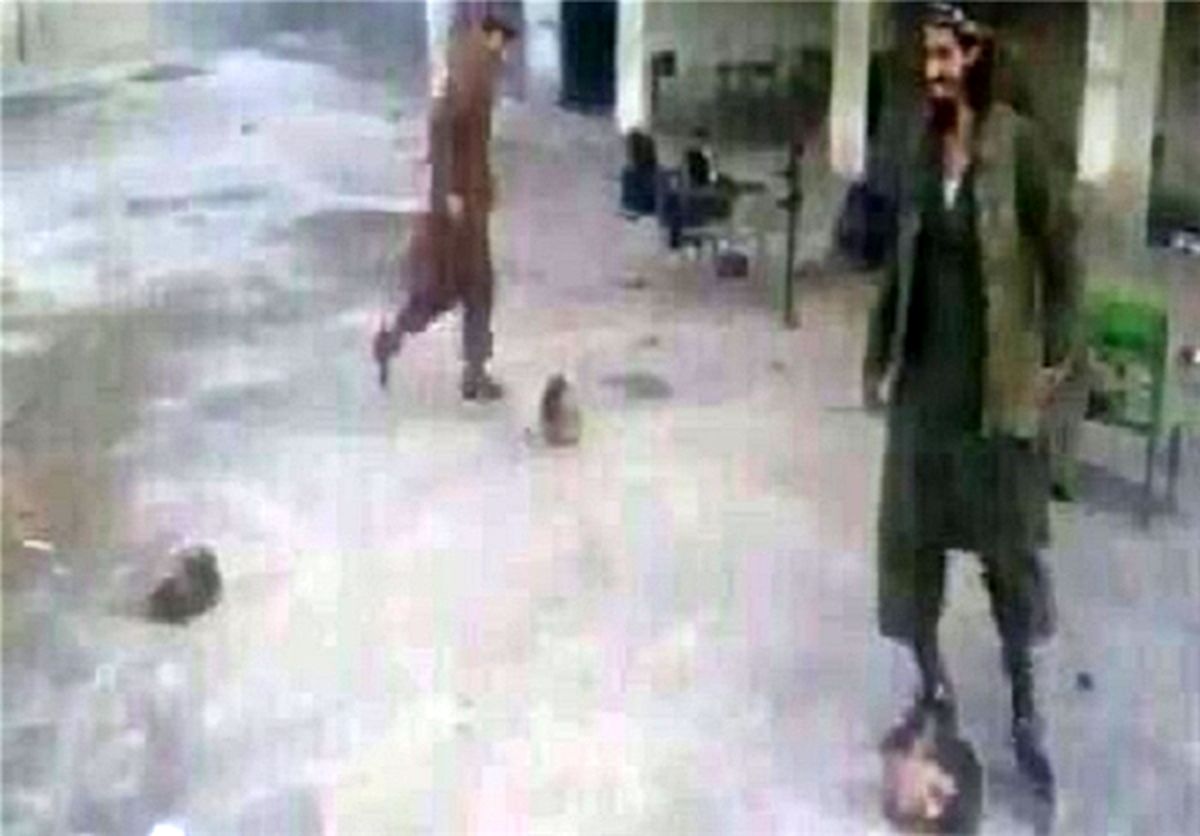 بازی فوتبال با سرهای بریده شیعیان/عکس