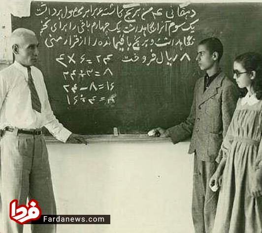 عکس: زنده یاد جبار باغچه بان در کلاس درس
