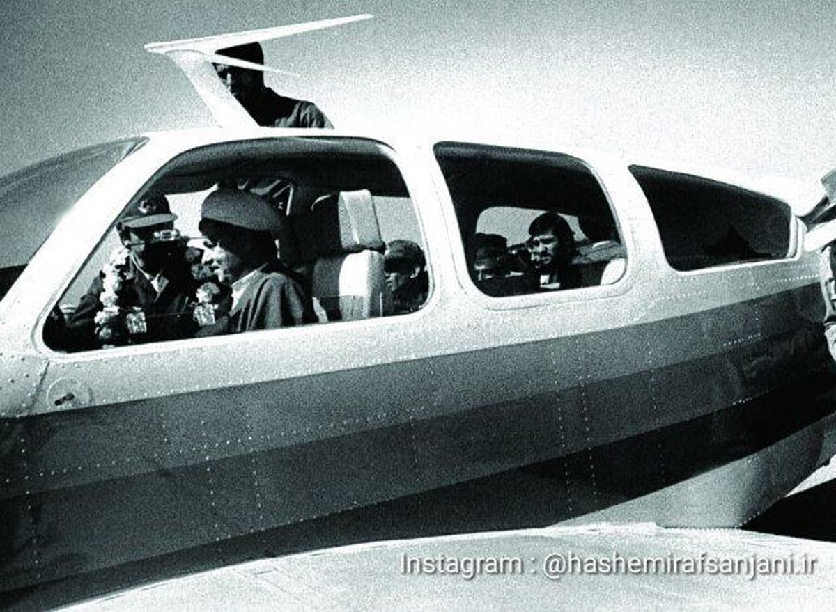 هاشمی رفسنجانی پشت رول هواپیما +عکس