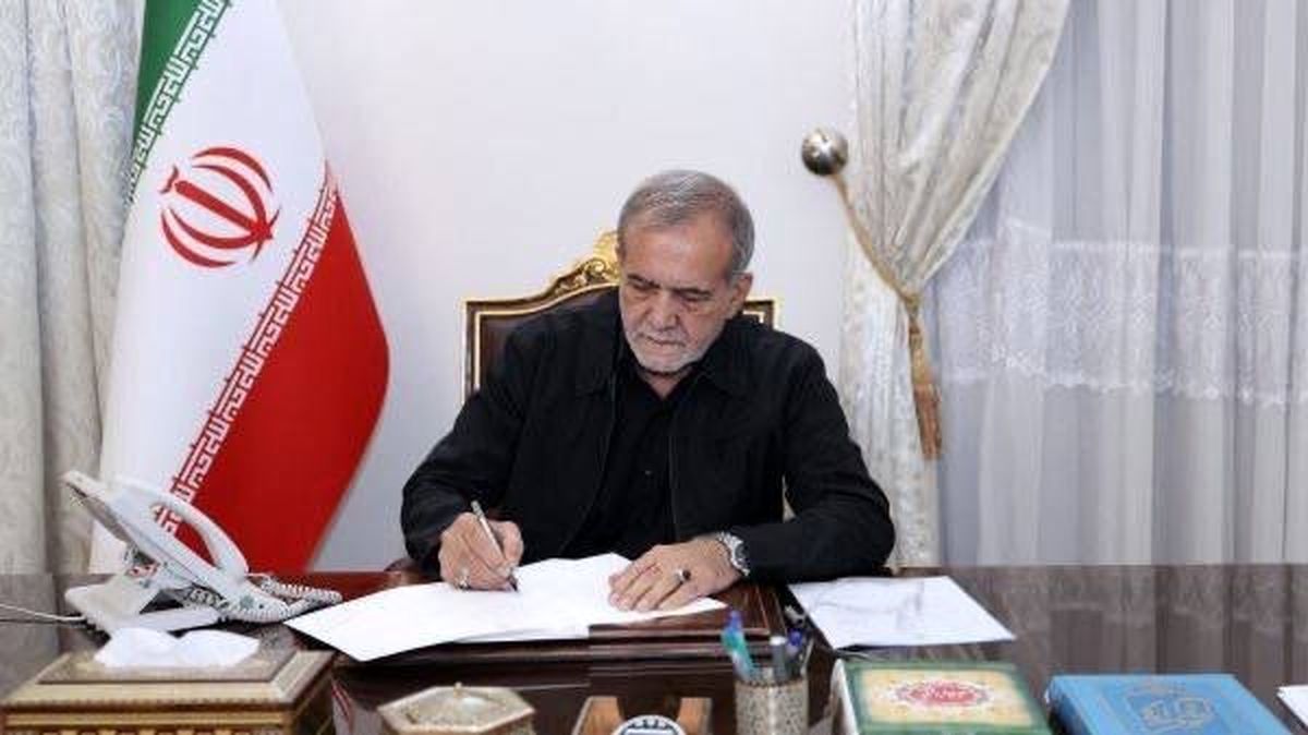 پزشکیان: همگرایی مردم و هنرمندان ستودنی‌ است 