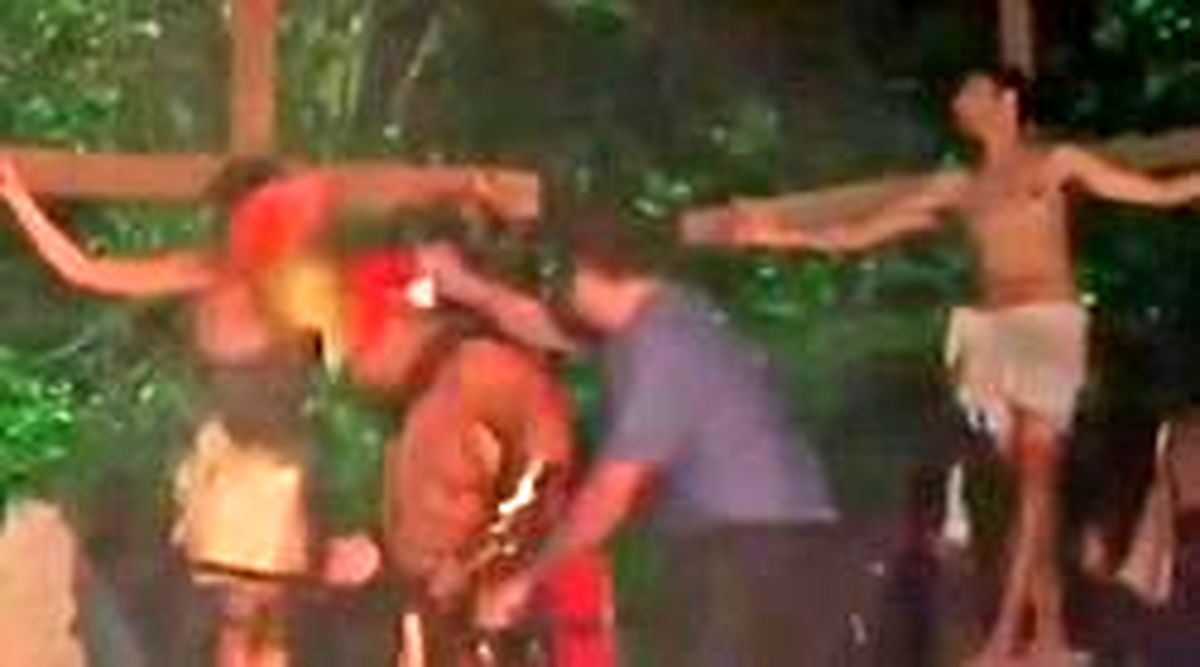 حمله به بازیگر شکنجه گر مسیح حین اجرای نمایش! +عکس