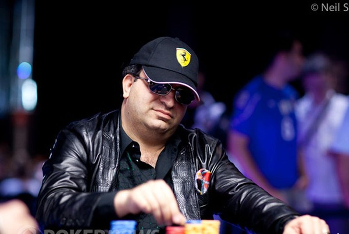 یک دلال نفتی کرسنتی در حال قمار/تصاویر