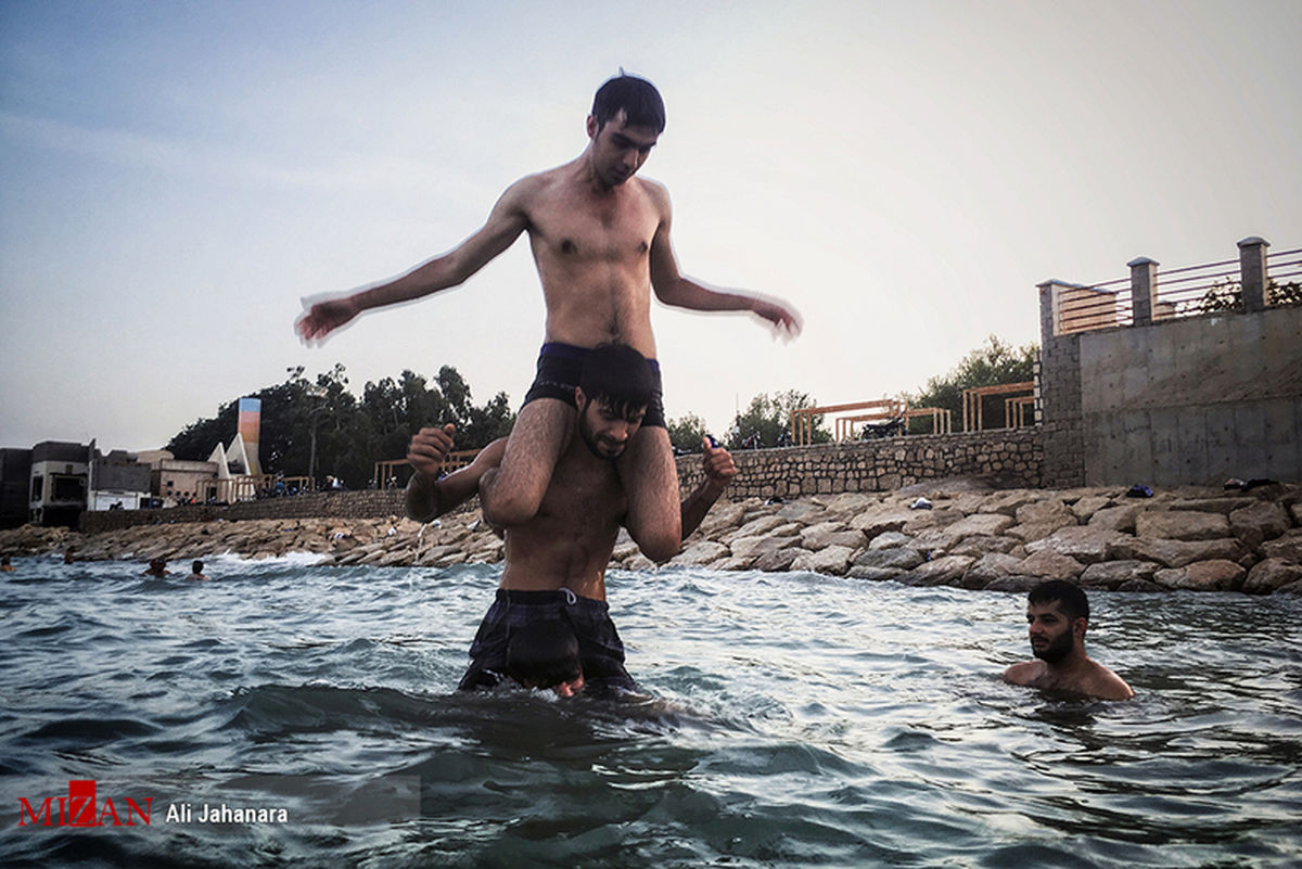 گزارش تصویری: گرما در بوشهر ، آب تنی در خلیج فارس