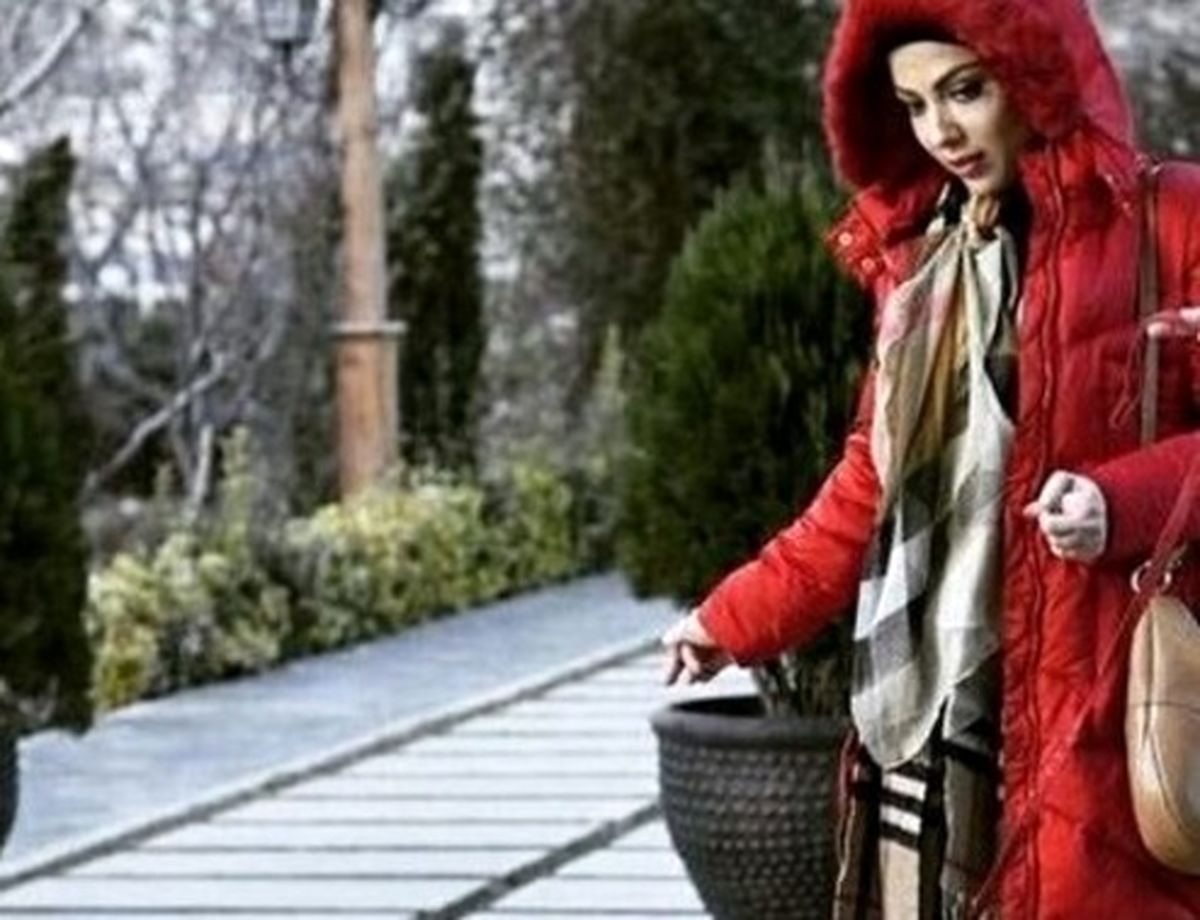 عکس: قدم زدن لیلا اوتادی با سگش در پارک