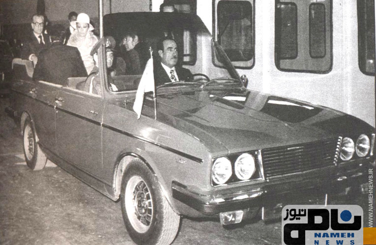 عکس/ پیکان سواری شاه و فرح