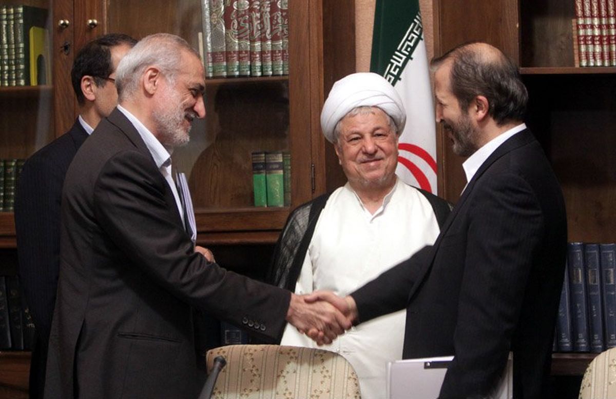 هاشمی و دانشجو پس از برکناری/عکس