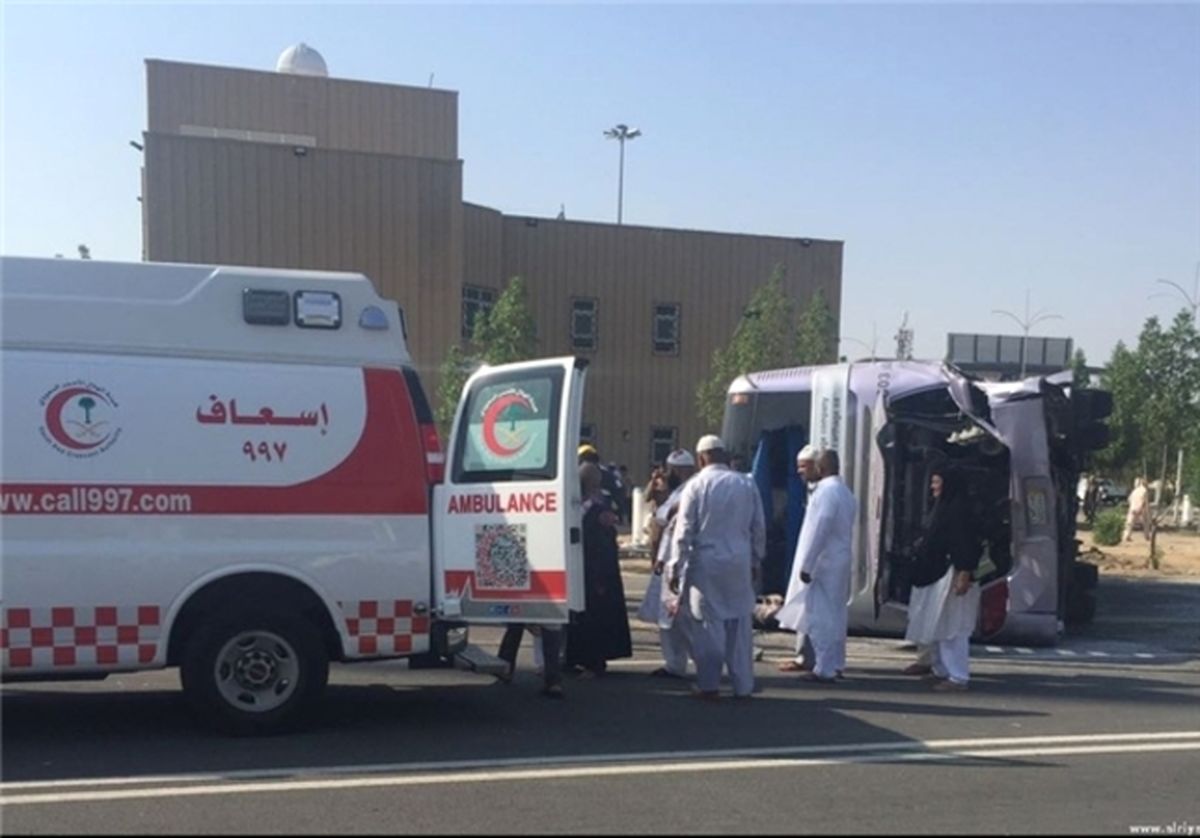 واژگونی اتوبوس حامل زائران خانه خدا در عرفات +تصاویر