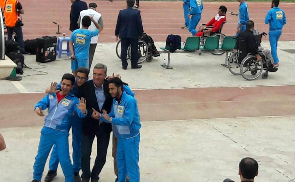 عکس: 6 نشان دادن برانکو در محاصره آبی‌پوشان