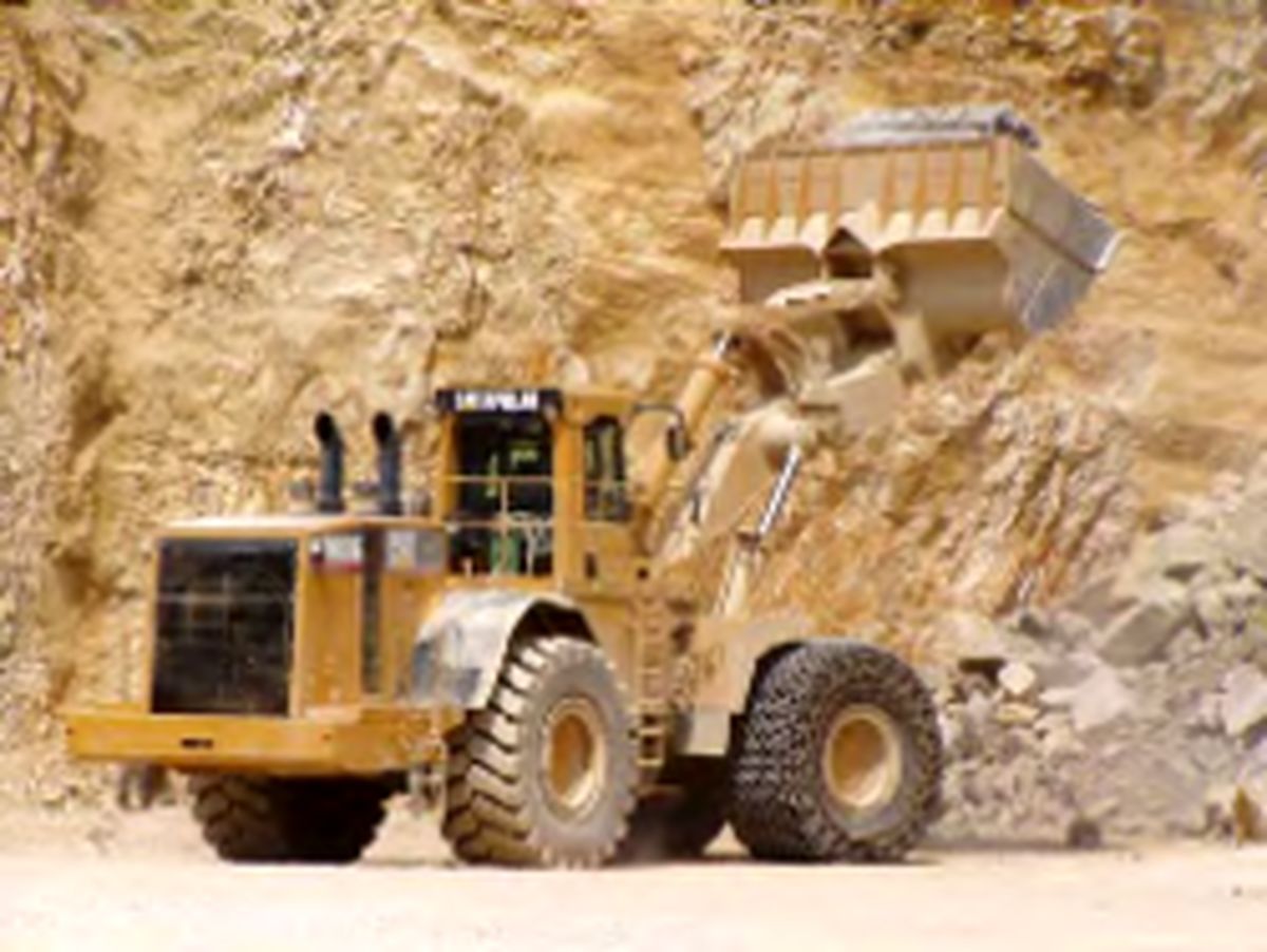 لودر راننده اش را زیر گرفت