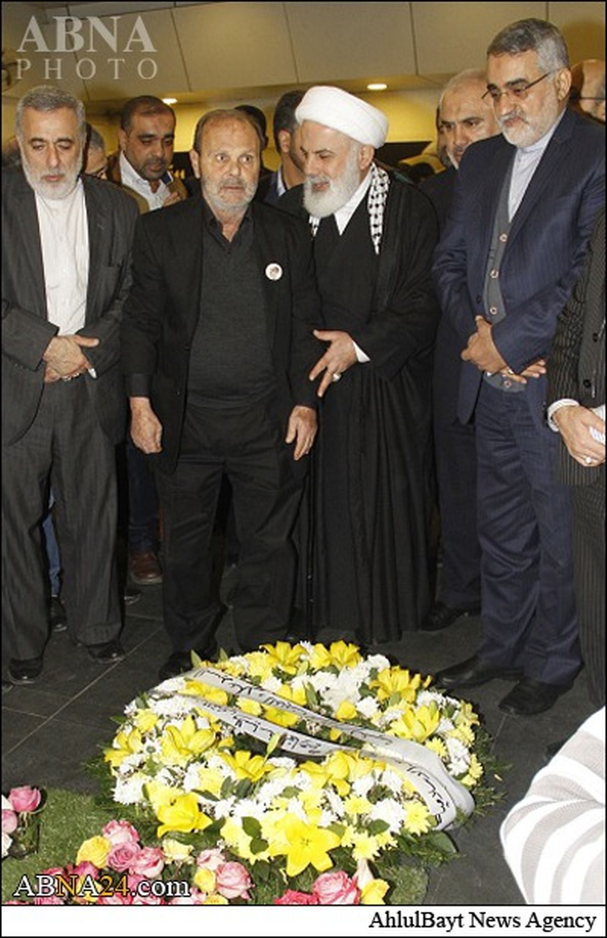 دیداربروجردی‎باپدرشهیدعمادمغنیه/عکس