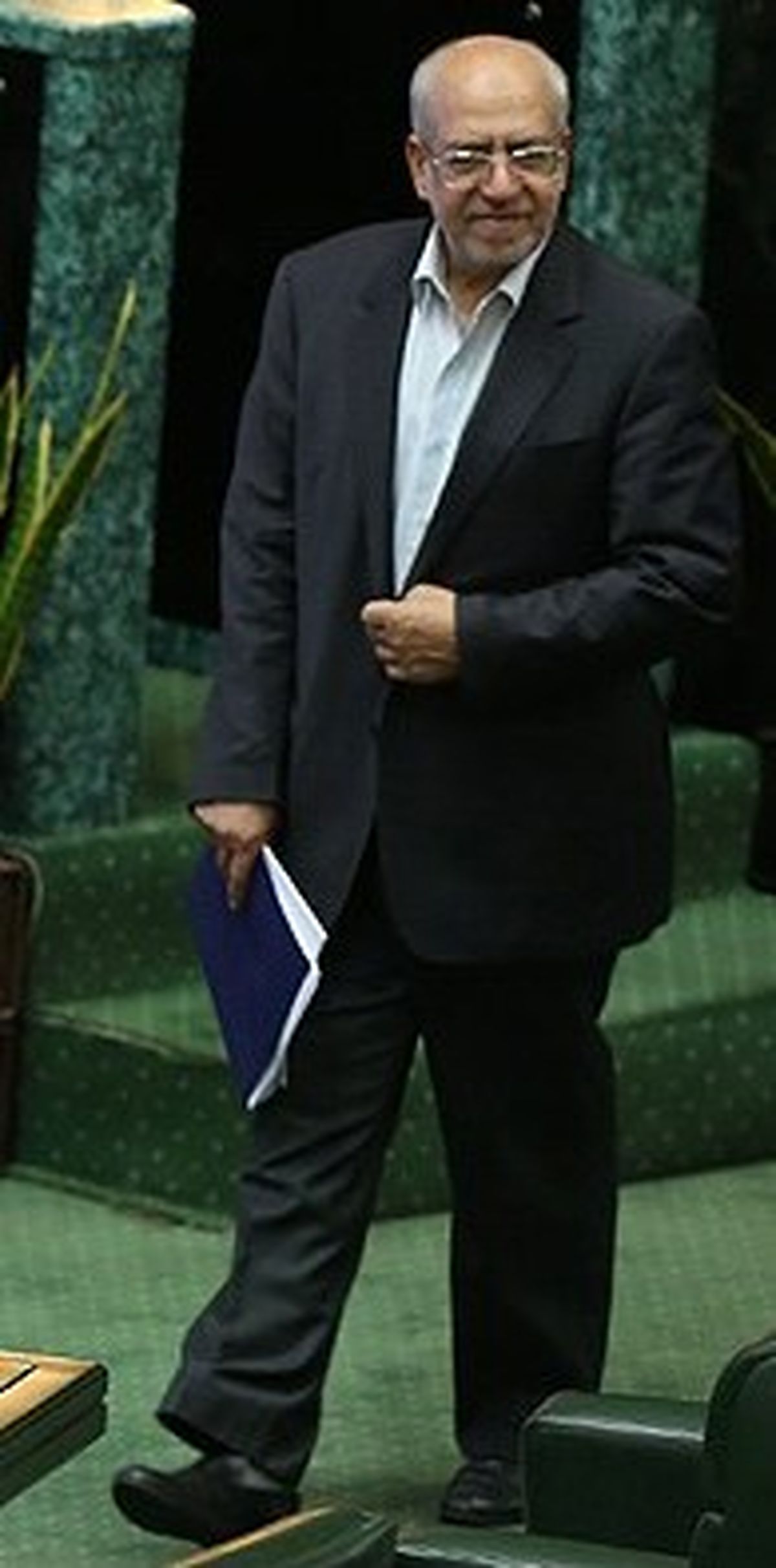 استعفا یا استیضاح؛ وزیر صنعت دومین قربانی دولت یازدهم می‌شود؟