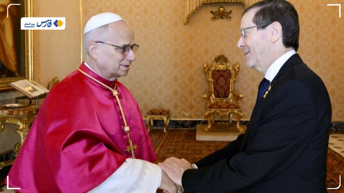 دیداری که از آن به عنوان «بوسه مرگ پاپ» یاد شد