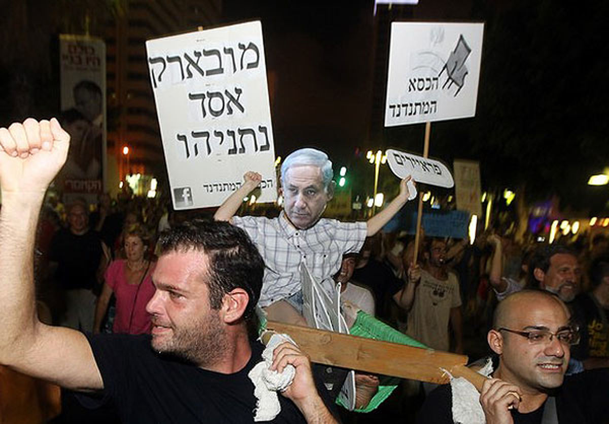 تظاهرکنندگان اسرائیلی نتانیاهو را تشییع کردند! + عکس