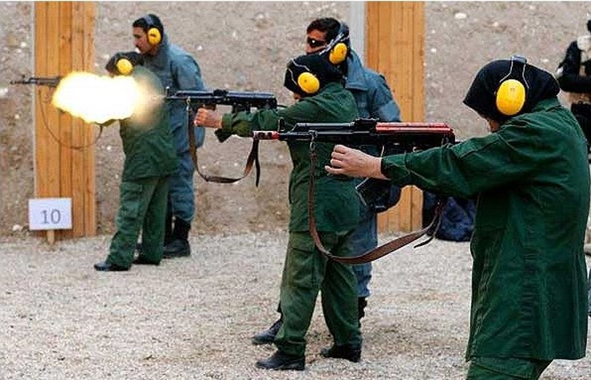 عکس/آموزش تیراندازی به زنان افغان