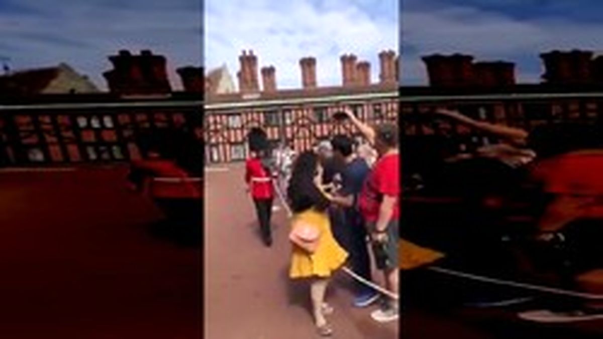 فیلم: هول دادن زن چینی توسط گارد سلطنتی