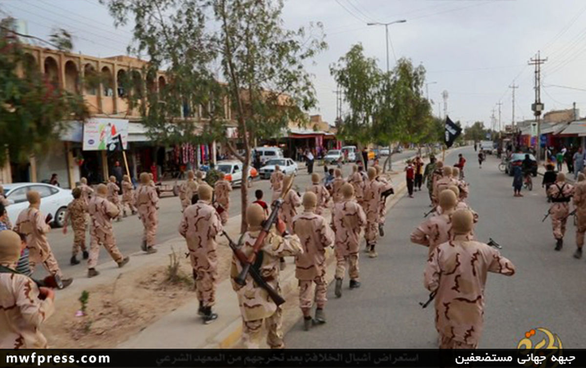 مانور نظامی کودکان داعشی/تصاویر