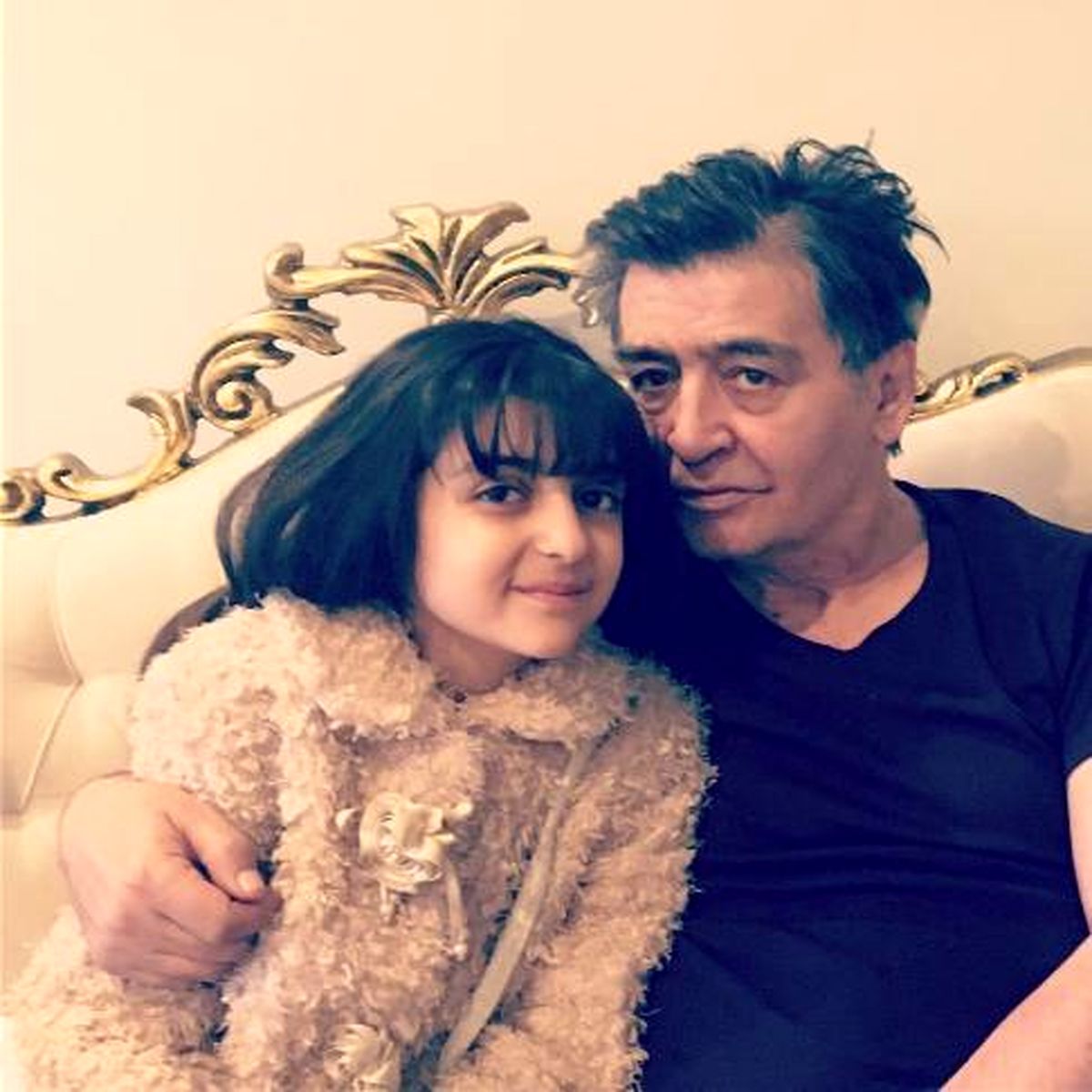 عکس: رضا رویگری و نوه‌اش آوا