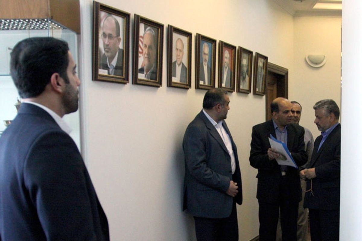 عکس/دیوار وزارت نفت برای میرکاظمی جا ندارد؟