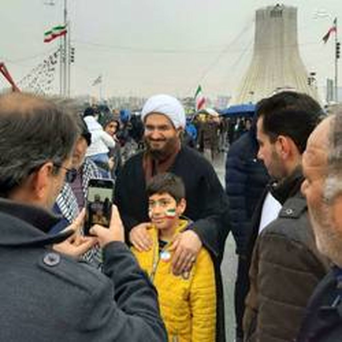 عکس: امام جمعه جوان تهران در راهپیمایی ۲۲ بهمن