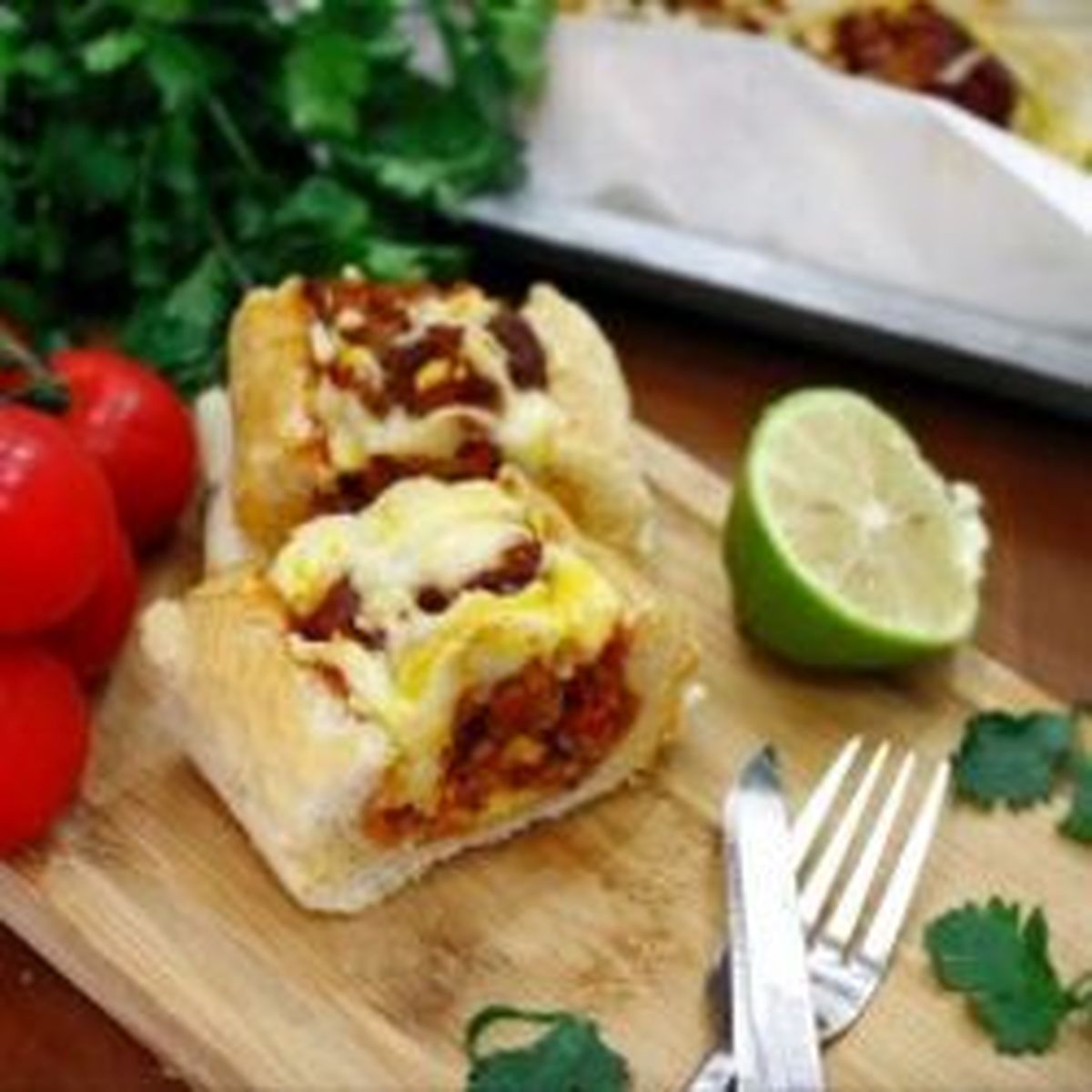 دستور پخت لقمه میت بال و پنیر در نان باگت