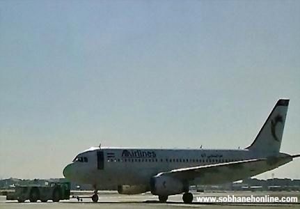 تصادف عجیب خودرو با هواپیما در ایران/عکس