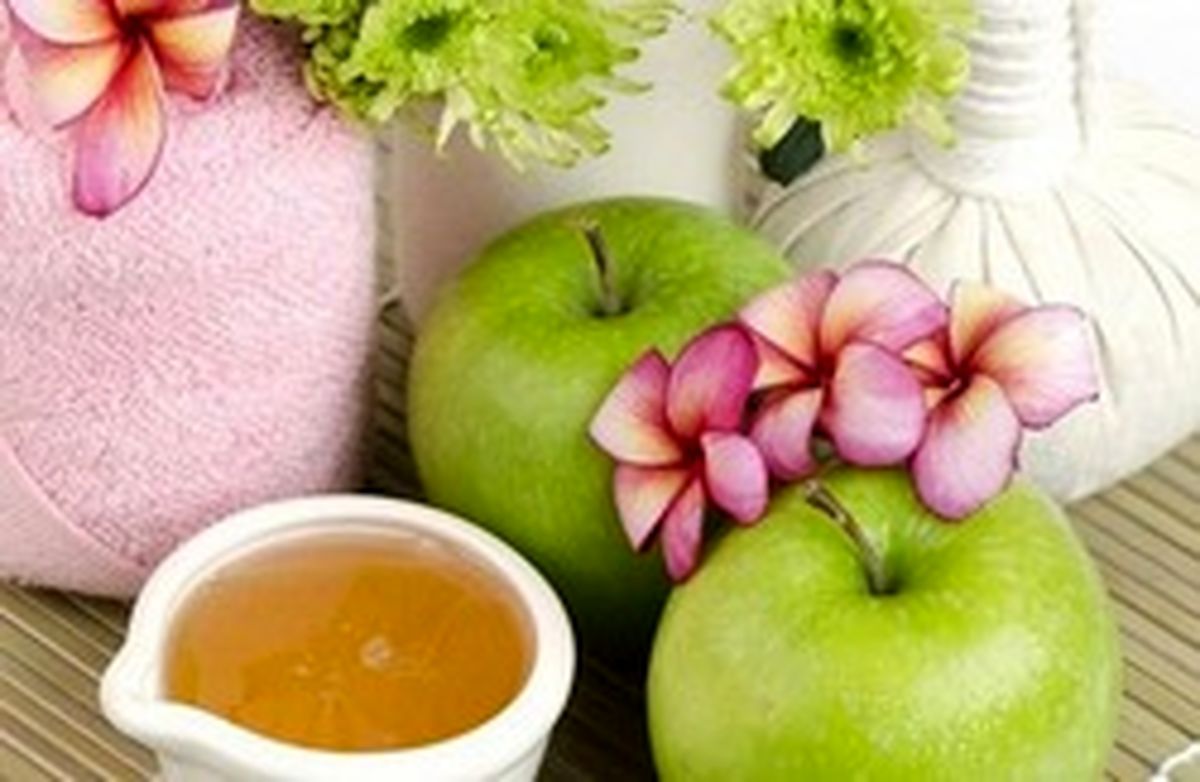 طرز تهیه ماسک خانگی عسل و سیب برای از بین بردن جوشهای صورت