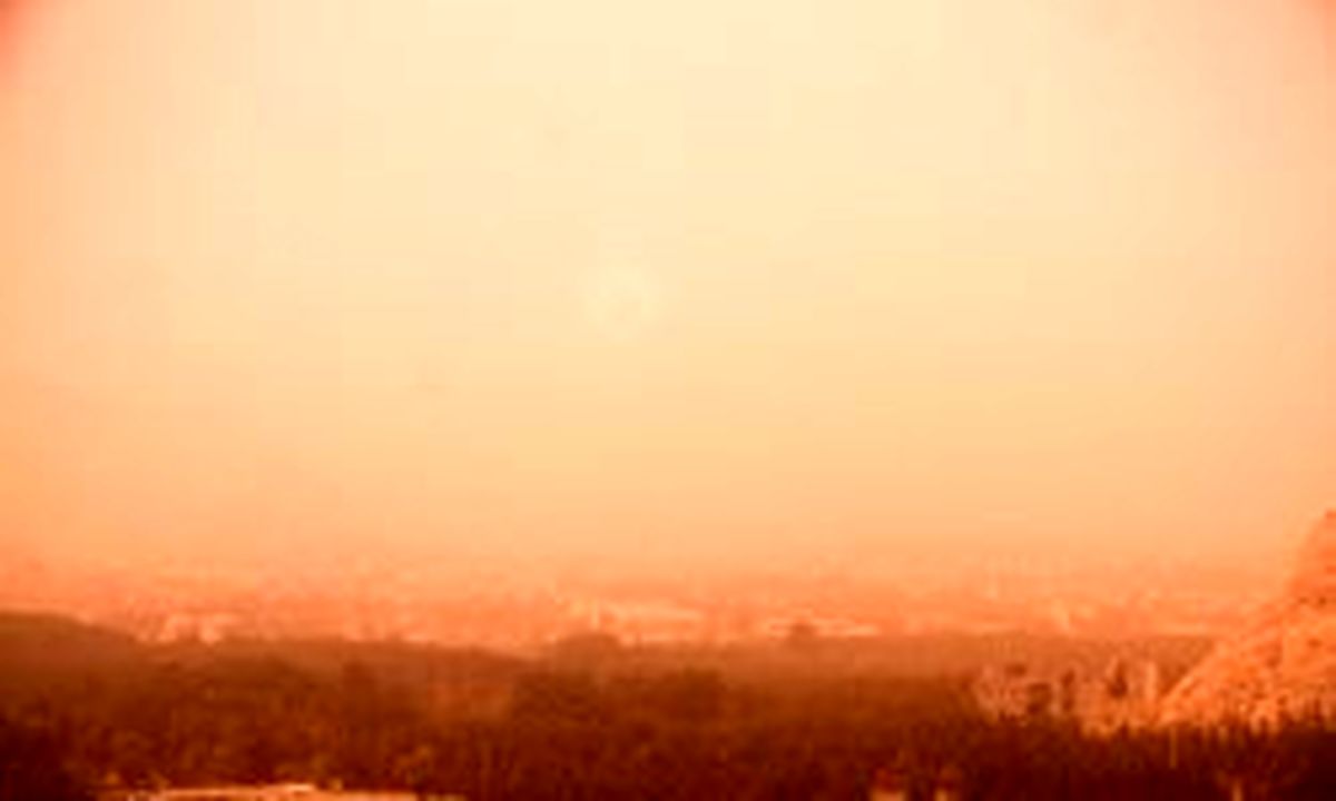 گرد و غبار ۶۱ کرمانی را راهی مراکز درمانی کرد