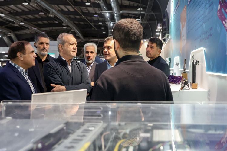 پزشکیان: باید نسبت به ارتقای کیفیت محصولات فناورانه اقدام کنیم