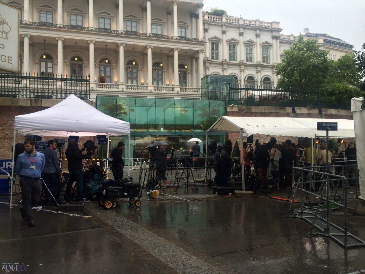 خبرنگاران منتظر کری+تصاویر