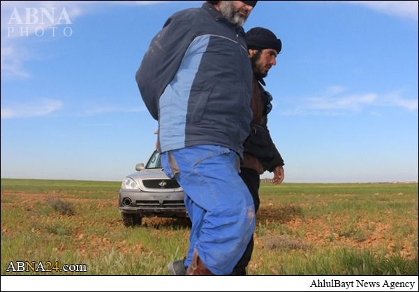 اعدام دو پیرمرد به دست داعش/تصاویر